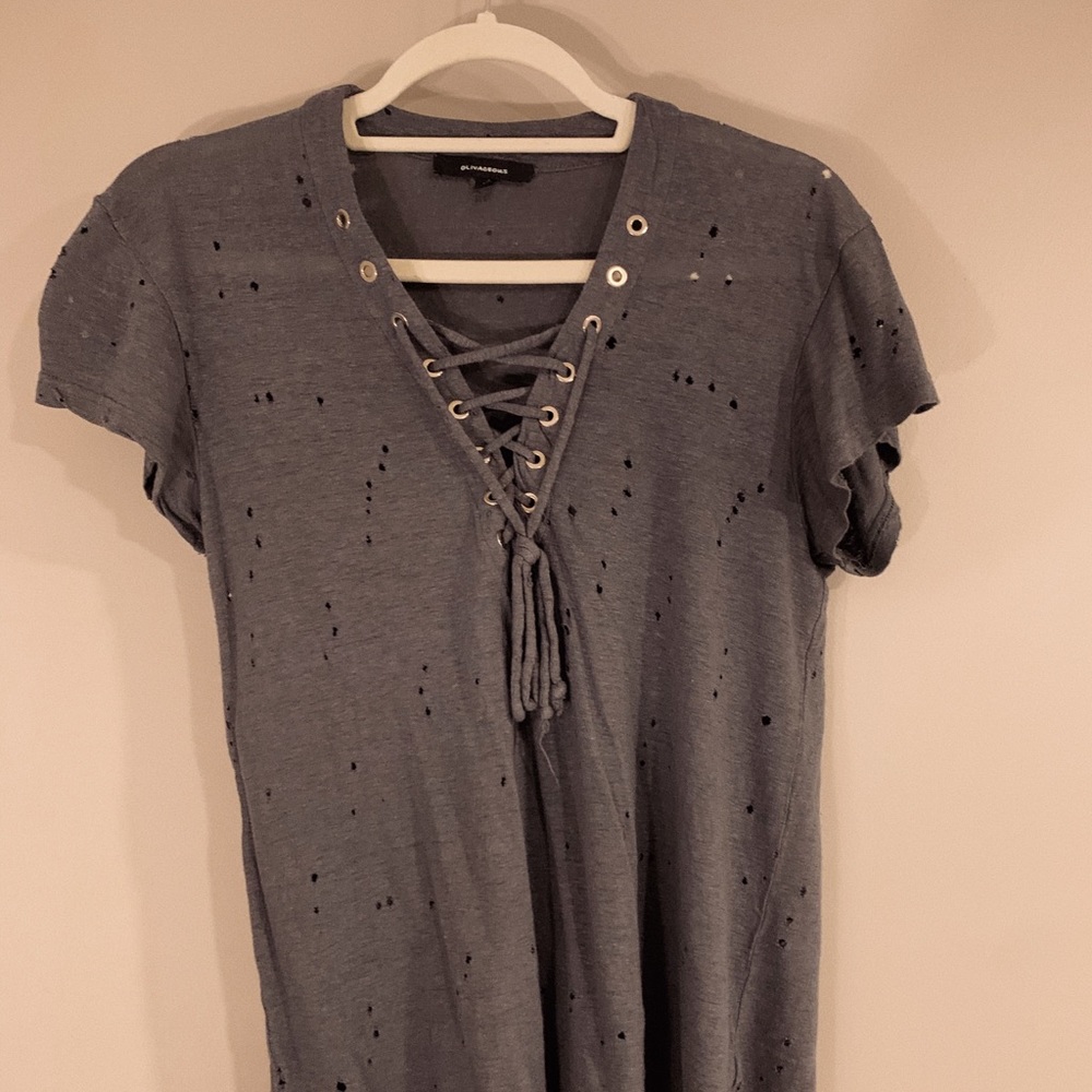 grey criss cross top!!